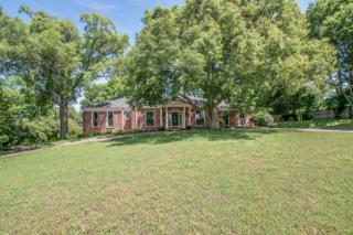 520 Hillwood Dr, Nashville, TN 37205-1235
