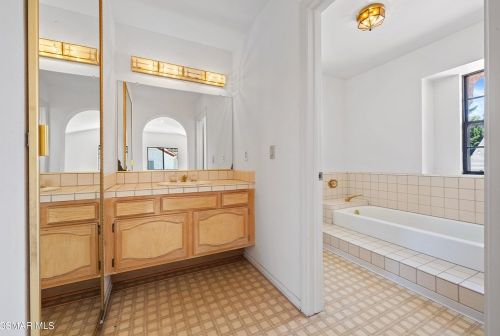 5805 Rainbow Hill Rd, Calabasas CA  91301-4636 exterior