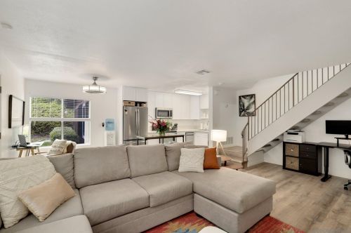 9883 Caminito Bolsa, San Diego, CA 92129-2887