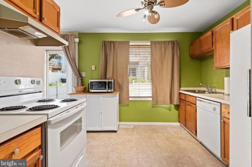 9 Conley Ln, Etters PA  17319-9015 exterior