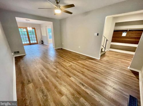 12838 Tumbling Brook Ln, Woodbridge, VA 22192-2432