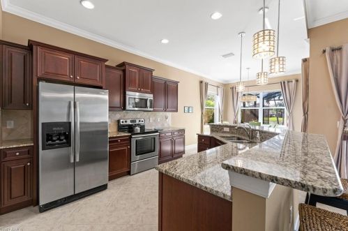 9463 Quarry Dr, Naples FL  34120-5223 exterior