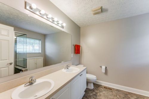 384 Kyber Run Cir, Johnstown OH  43031-9619 exterior