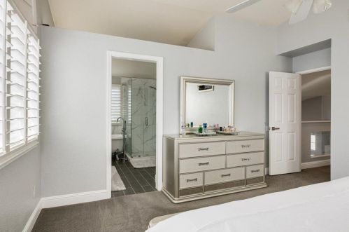 8982 Springhurst Dr, Elk Grove CA  95624-3220 exterior