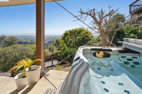 8017 Crest Ave, Oakland CA  94605-3611 exterior