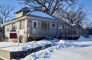 908 4th St, Stoughton, WI 53589-2515