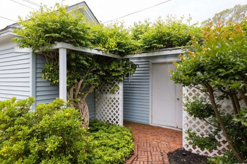 2905 Bay Shore Rd, Greenport NY  11944-2730 exterior