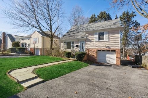 85 Ewart St, Scarsdale, NY 10583-5208