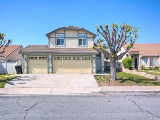 13449 Huntington St, Fontana, CA 92336-3910