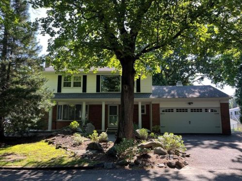 697 Woodward Rd, Providence, RI 02904-3139