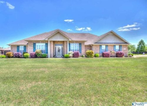 13907 Summerfield Dr, Athens, AL 35613-8331