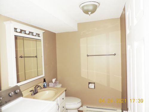 43 Stonegate Ln, Derry NH  03038-2566 exterior