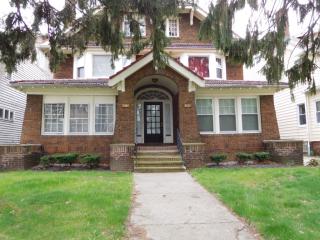 3084 Derbyshire Rd, Cleveland OH  44118-2737 exterior