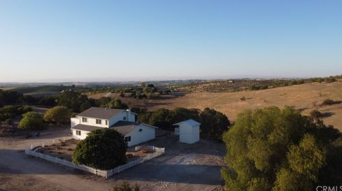 5180 Baggins Hill Rd, Templeton CA  93465-8573 exterior