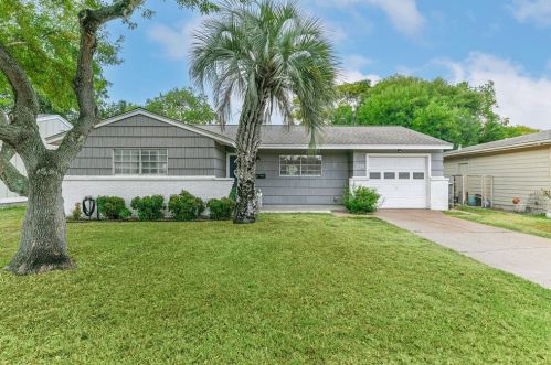 226 Mackeral St, Galveston, TX 77550-3025