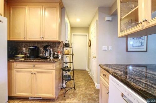 1140 Kensington Rd, Teaneck NJ  07666-2758 exterior