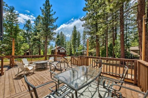 2464 Bernice Ln, South Lake Tahoe CA  96150-7215 exterior