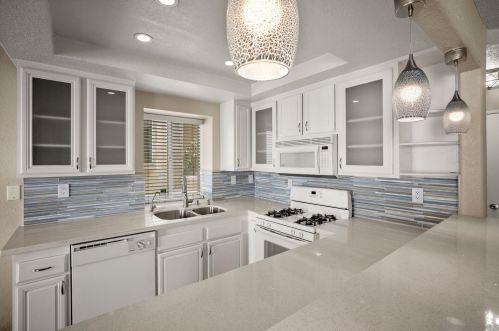 7478 Altiva Pl, Carlsbad CA  92009-6415 exterior