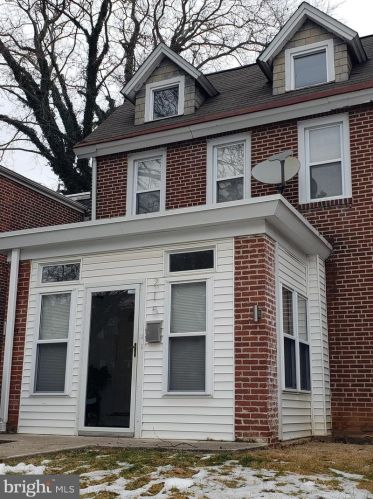 215 35th St, Wilmington, DE 19802-2811