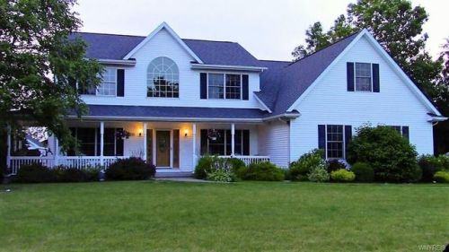 10300 Bergtold Rd, Clarence, NY 14031-2103