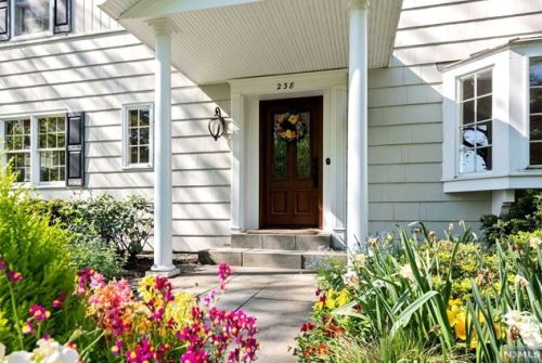 238 Manor Rd, Ridgewood, NJ 07450-4716
