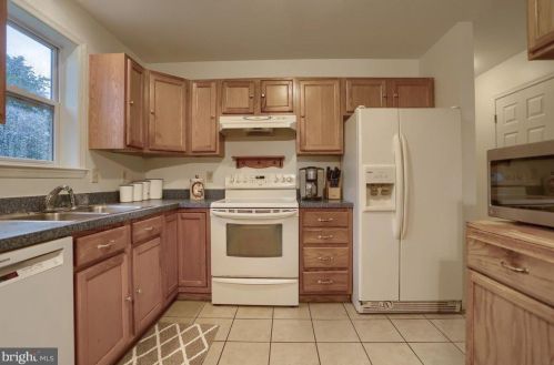 218 Myers Ln, Rudytown, PA 17070-2327