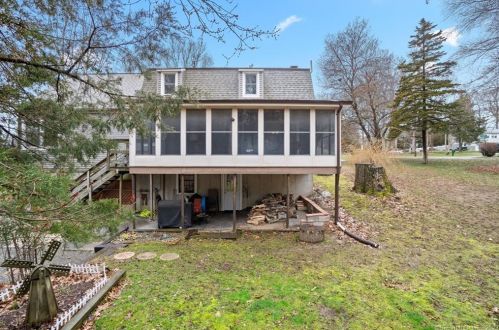 11 Palmer Dr, Gales Ferry CT  06335-1529 exterior