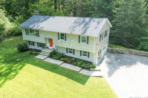 1 Hidden Lake Ct, Ridgefield, CT 06877-2310