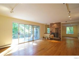 127 Four Brooks Rd, Stamford, CT 06903-4629