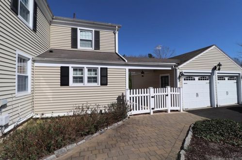 1 Orchard Rd, Farmington CT  06032-2518 exterior