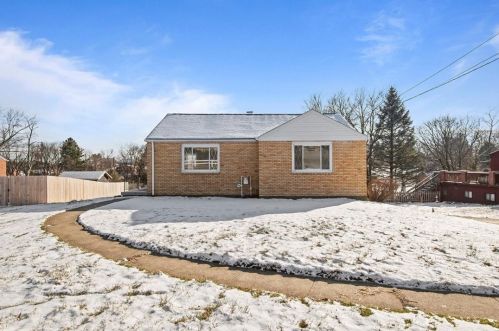 618 Perrymont Rd, Pittsburgh, PA 15237-5674