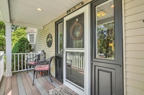 21 Scott Dr, Middletown, NY 10941-1127