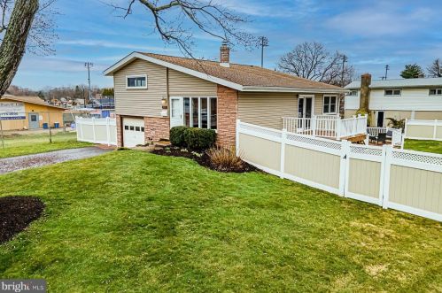 410 Crossfield Rd, Norristown PA 19406-2363 exterior