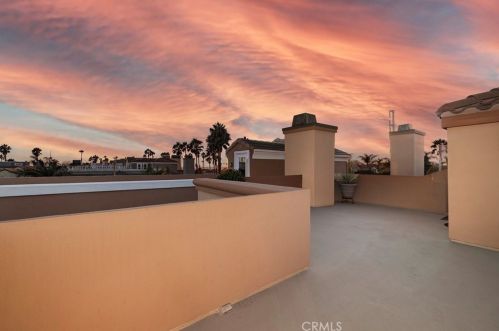 304 Goldenwest St, Huntington Beach CA 92648-2600 exterior