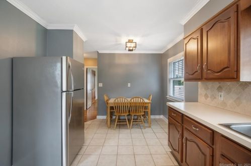 5 Lincoln St, North Haven CT  06473-1807 exterior