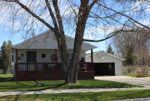 2303 Hayes St, Two Rivers, WI 54241-1936