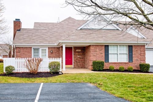 1212 Fox Pointe Dr, Louisville, KY 40242-4505