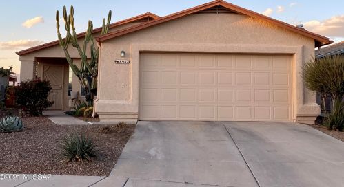 8947 Weyburn Dr, Tucson, AZ 85730-4858