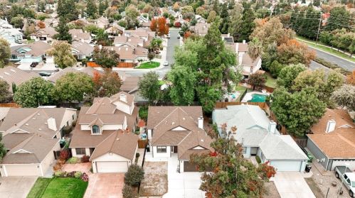 7229 Sutherland Way, Elk Grove CA  95758-4417 exterior