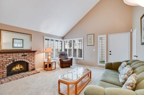 432 Woodcroft Ave, Glendora, CA 91740-5639