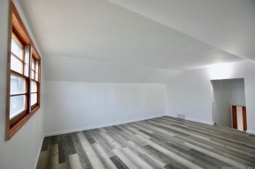 58 Robincrest Dr, Waterbury CT  06708-2406 exterior