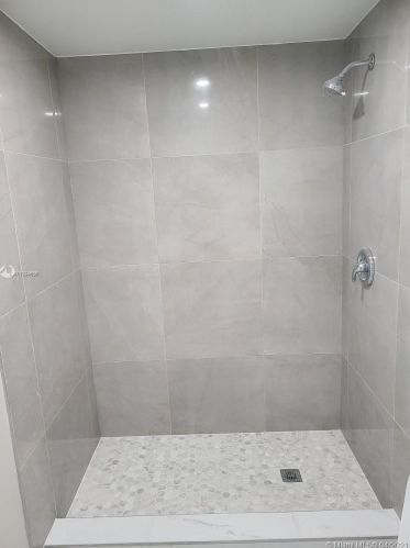 850 50th Pl, Hialeah FL  33012-3420 exterior