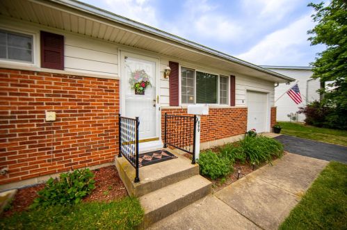 699 Brookdale Dr, West Jefferson, OH 43162-1003