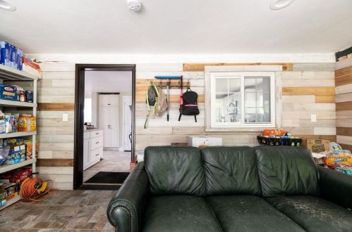 2 Howard St, Salem NH  03079-2565 exterior