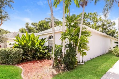 1568 Lake Breeze Dr, West Palm Beach, FL 33414-7957