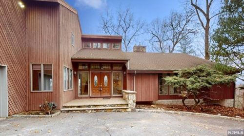 821 Shadow Ridge Rd, Franklin Lakes, NJ 07417-1508