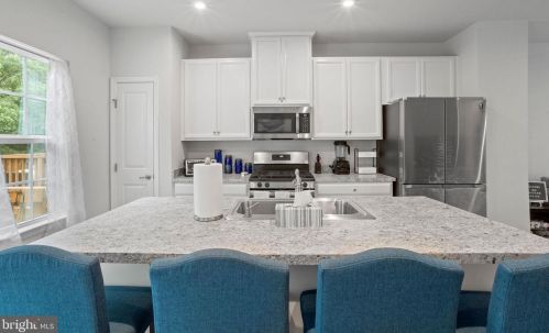182 Nathan Dr, Riverton NJ  08077 exterior