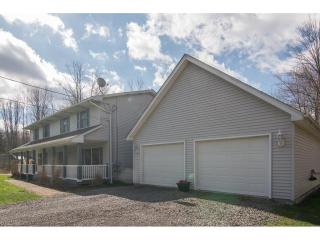 7282 Hubbard Bedford Rd, Hubbard, OH 44425-9786