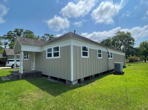817 Valderas St, Angleton TX  77515-4539 exterior