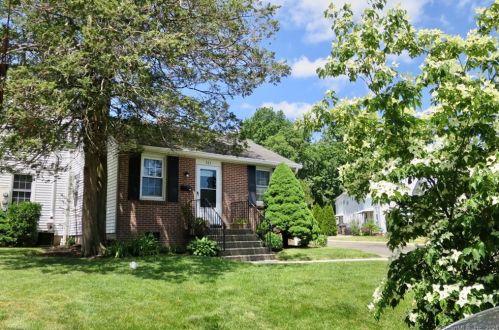 365 Sylvan Knoll Rd, Stamford, CT 06902-5348